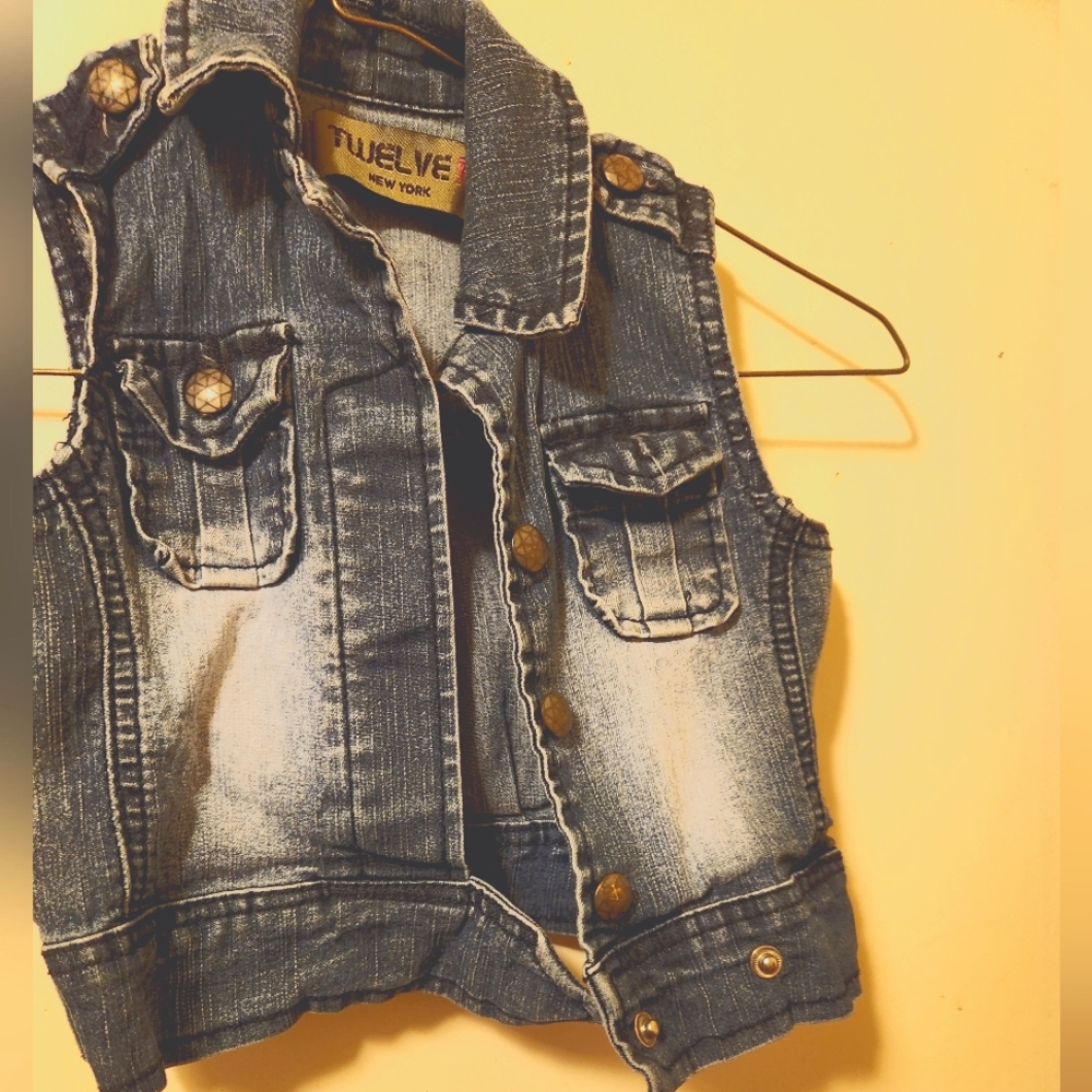 Girl Denim vest,size 3t Denim and acid wash